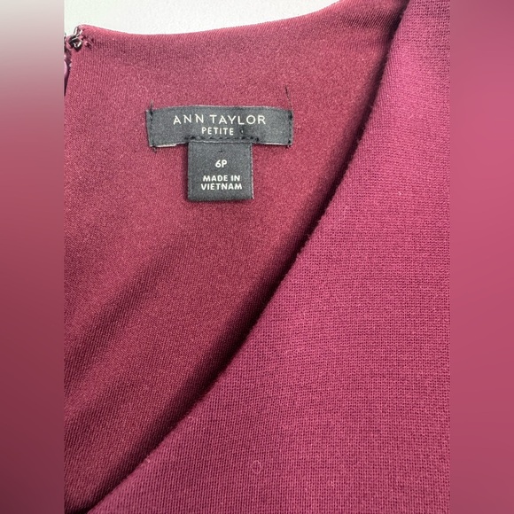 Ann Taylor All Day Ponte Knit Short Sleeve Dress Burgundy Size 2 - Picture 3 of 8